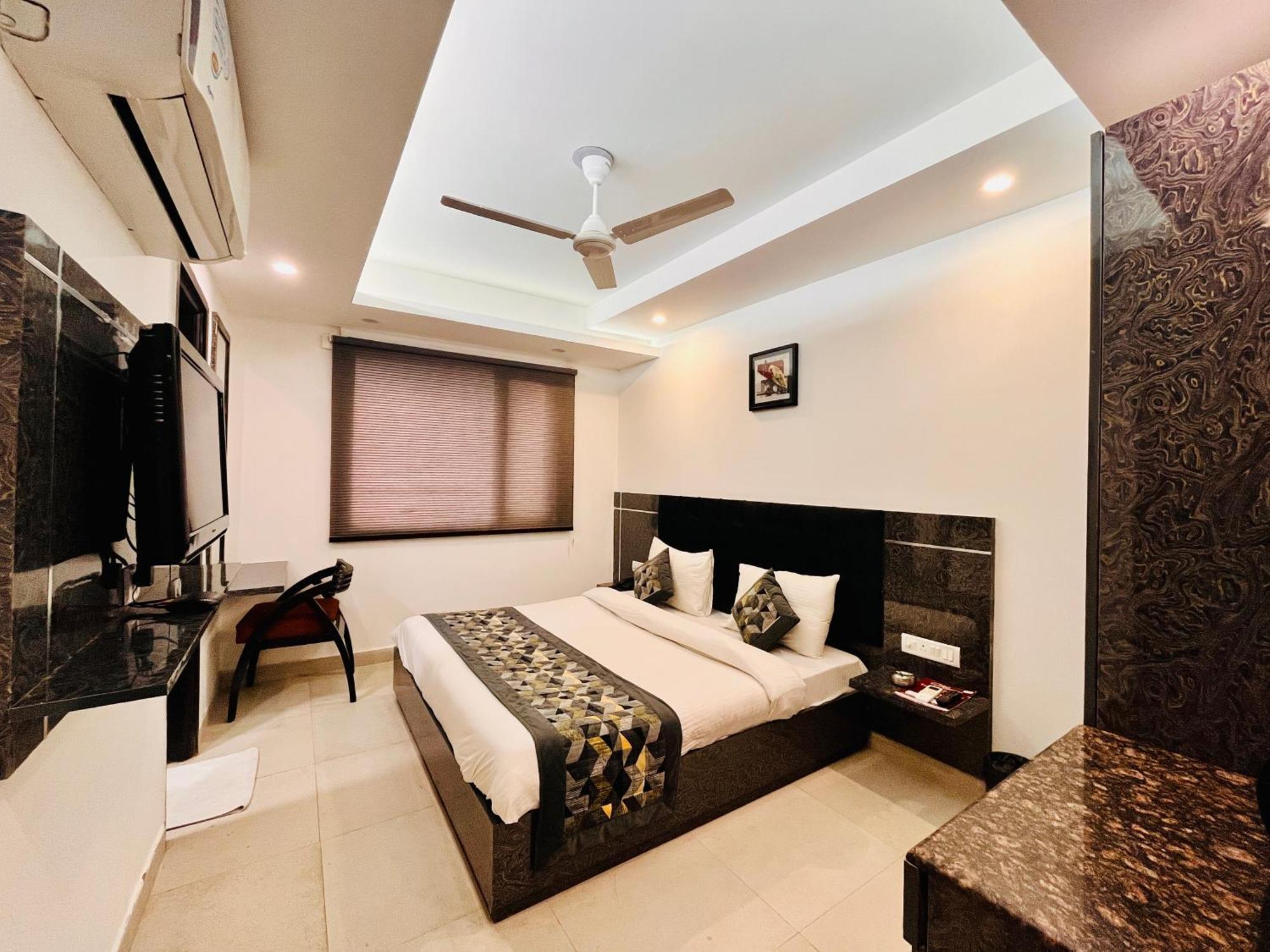 Hotel The Gold Inn - Karol Bagh Delhi Exteriör bild