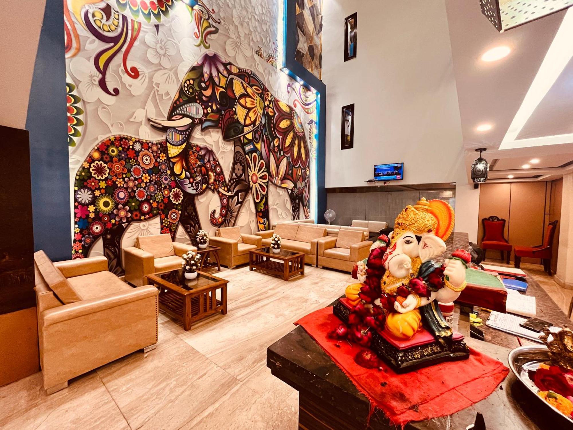 Hotel The Gold Inn - Karol Bagh Delhi Exteriör bild