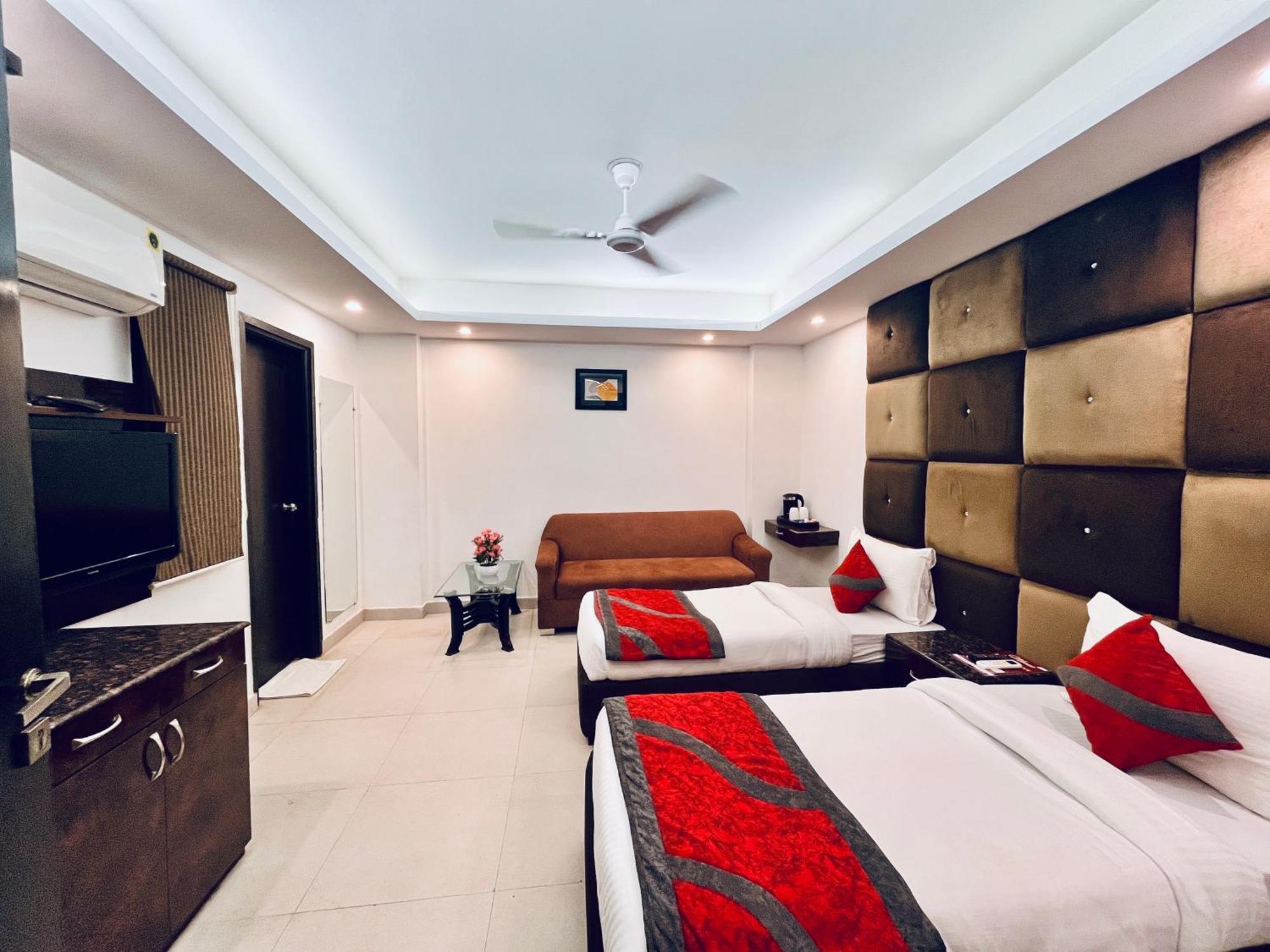 Hotel The Gold Inn - Karol Bagh Delhi Exteriör bild