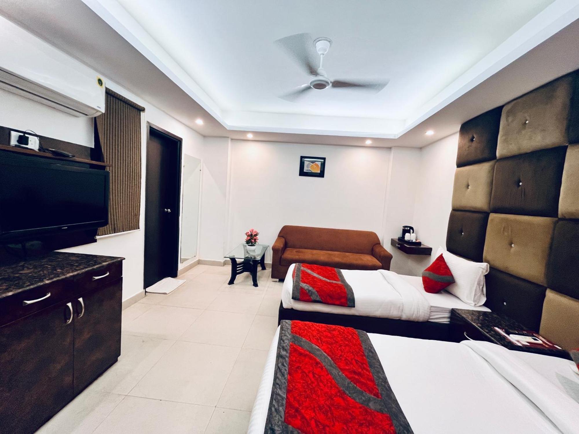 Hotel The Gold Inn - Karol Bagh Delhi Exteriör bild