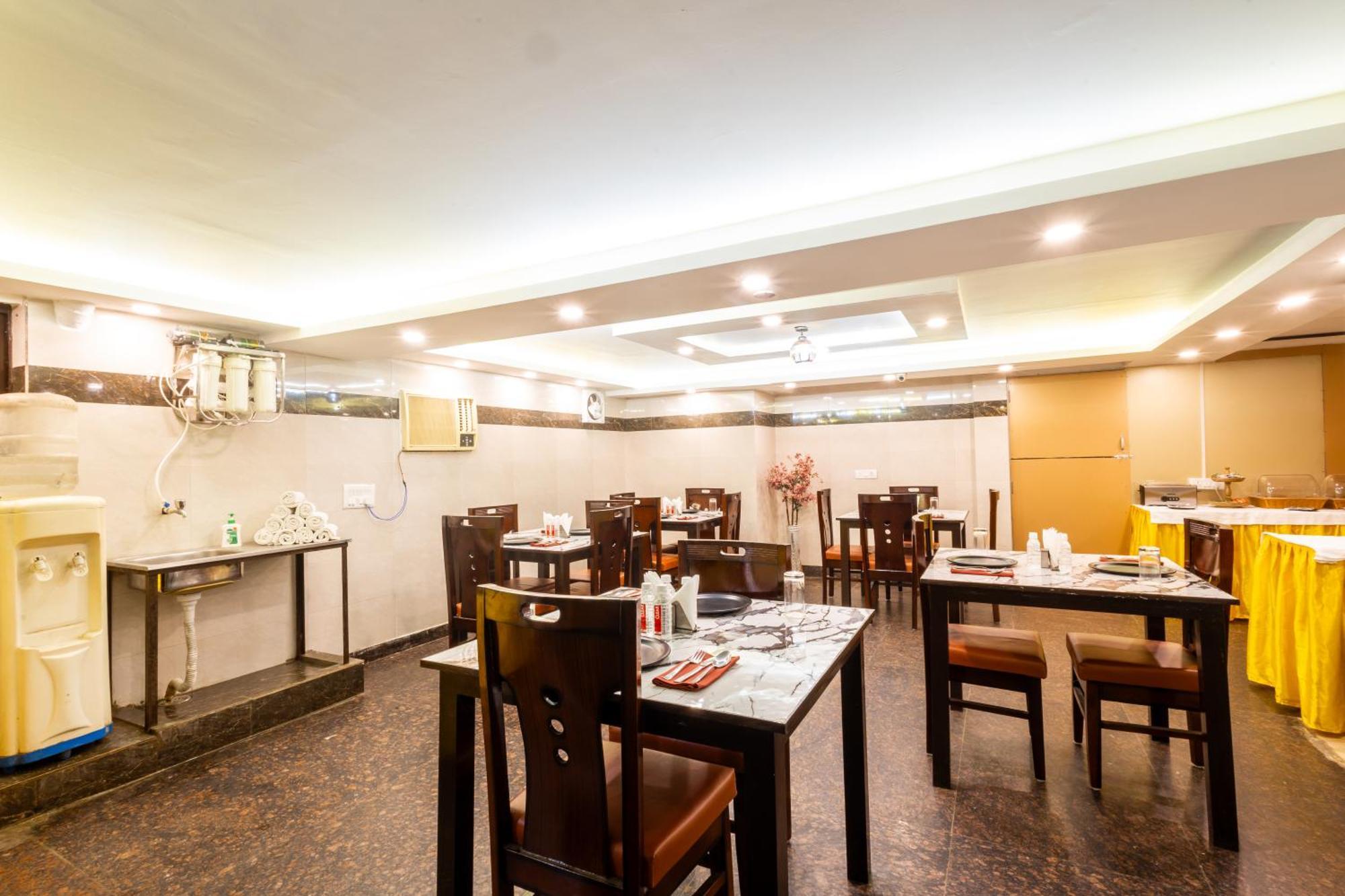 Hotel The Gold Inn - Karol Bagh Delhi Exteriör bild