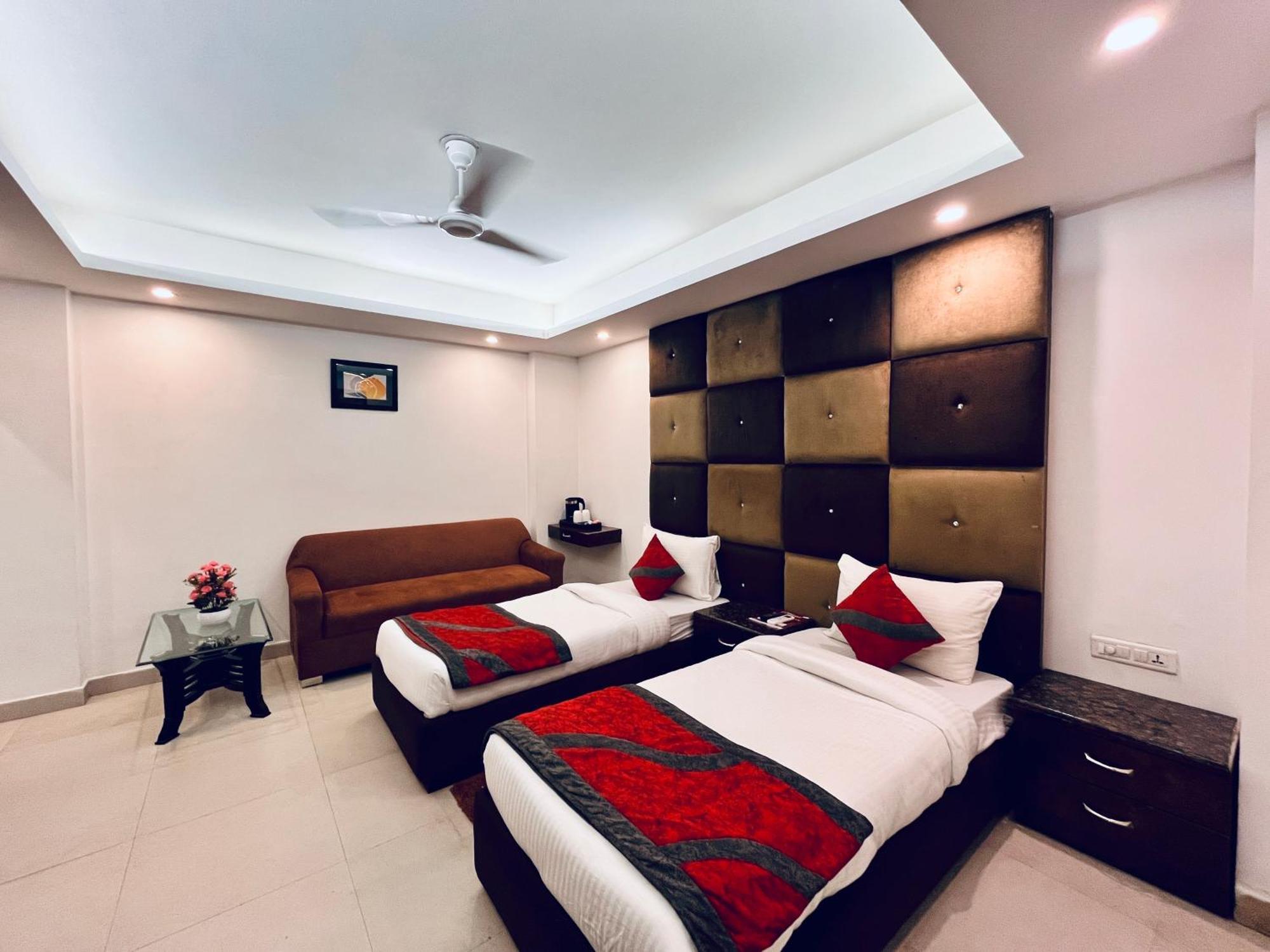 Hotel The Gold Inn - Karol Bagh Delhi Exteriör bild