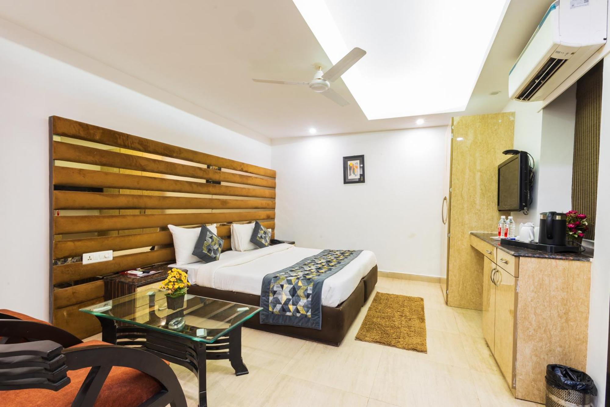 Hotel The Gold Inn - Karol Bagh Delhi Exteriör bild