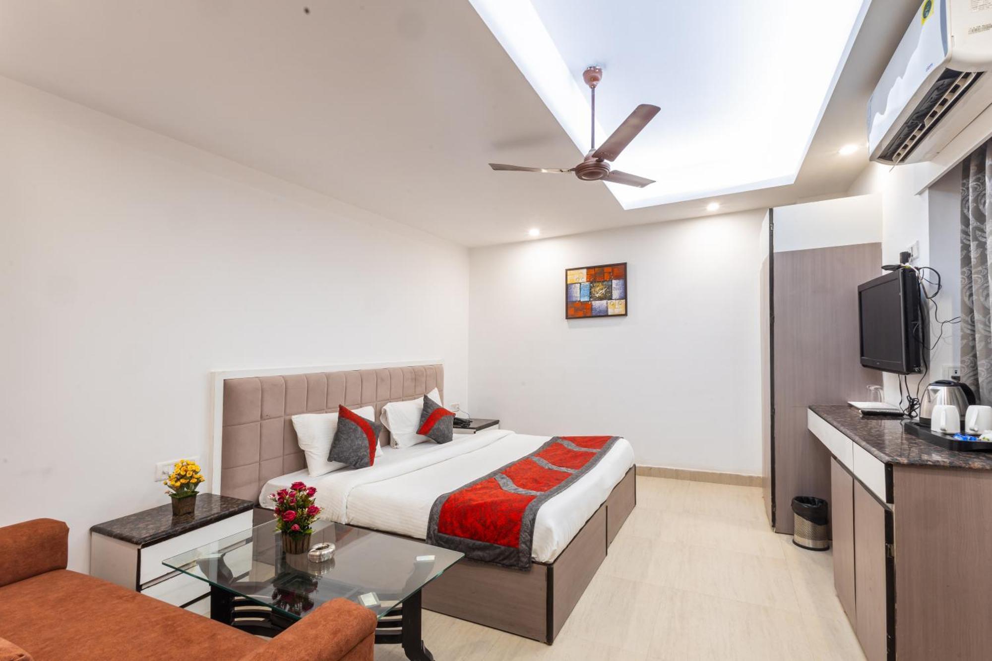 Hotel The Gold Inn - Karol Bagh Delhi Exteriör bild