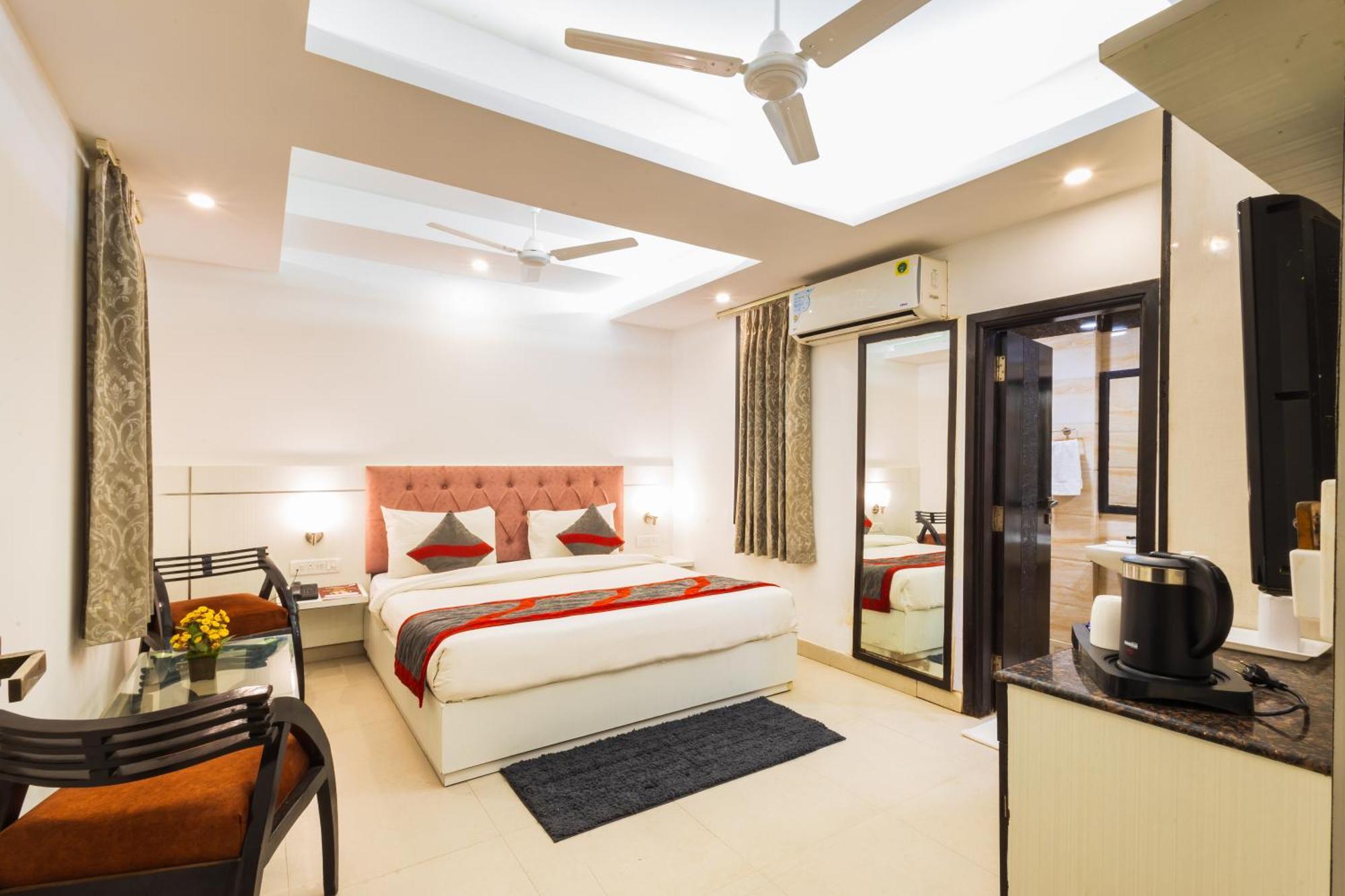 Hotel The Gold Inn - Karol Bagh Delhi Exteriör bild