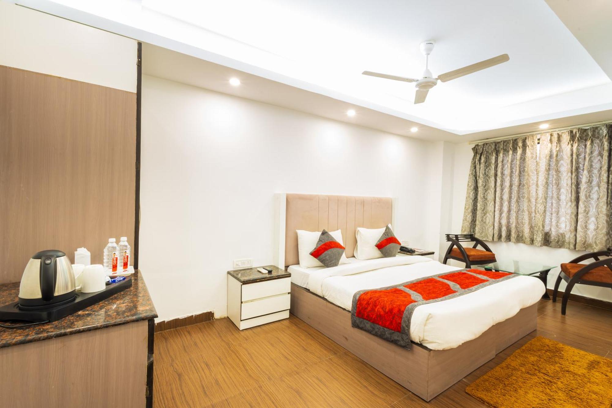 Hotel The Gold Inn - Karol Bagh Delhi Exteriör bild