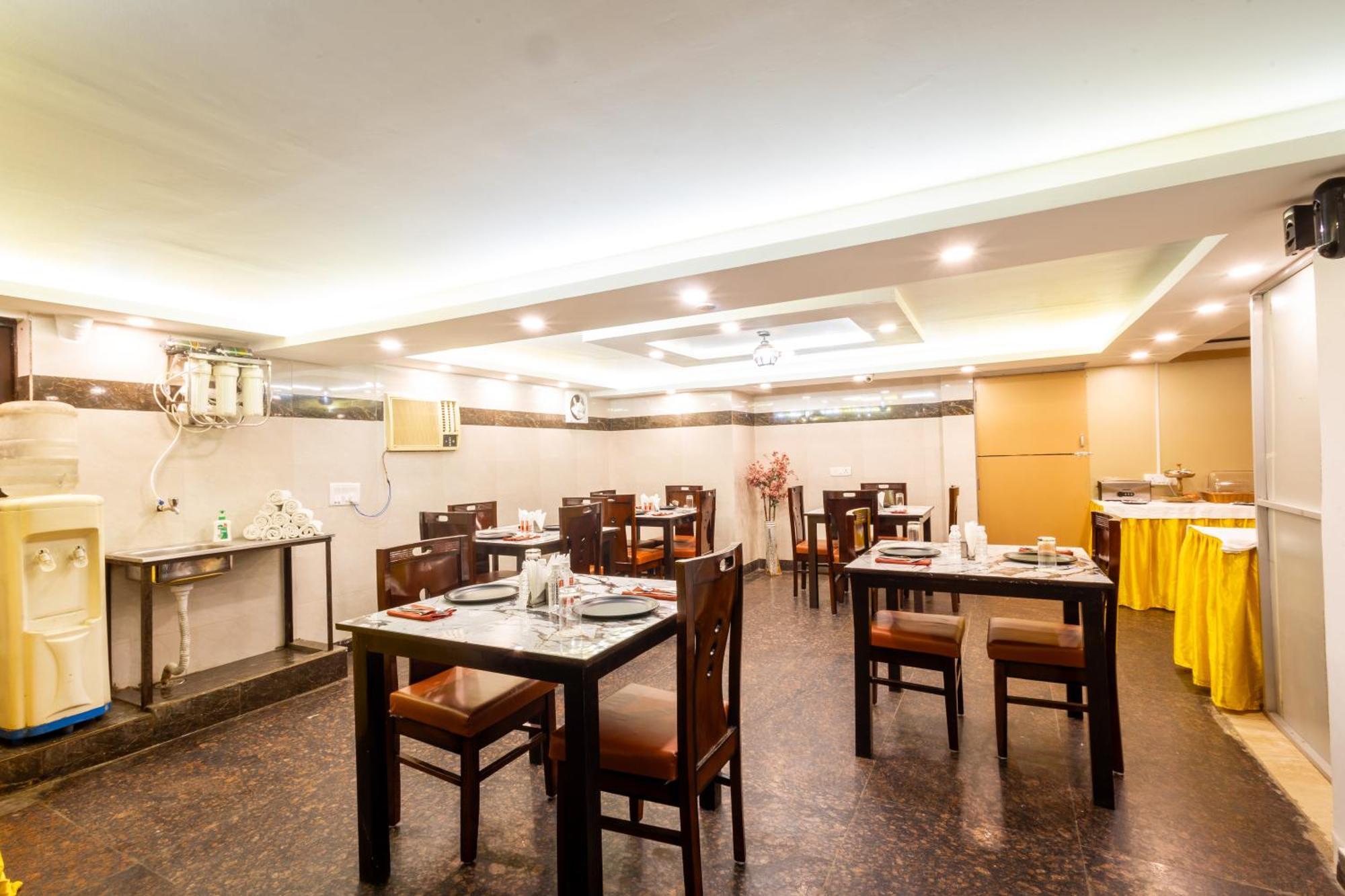 Hotel The Gold Inn - Karol Bagh Delhi Exteriör bild