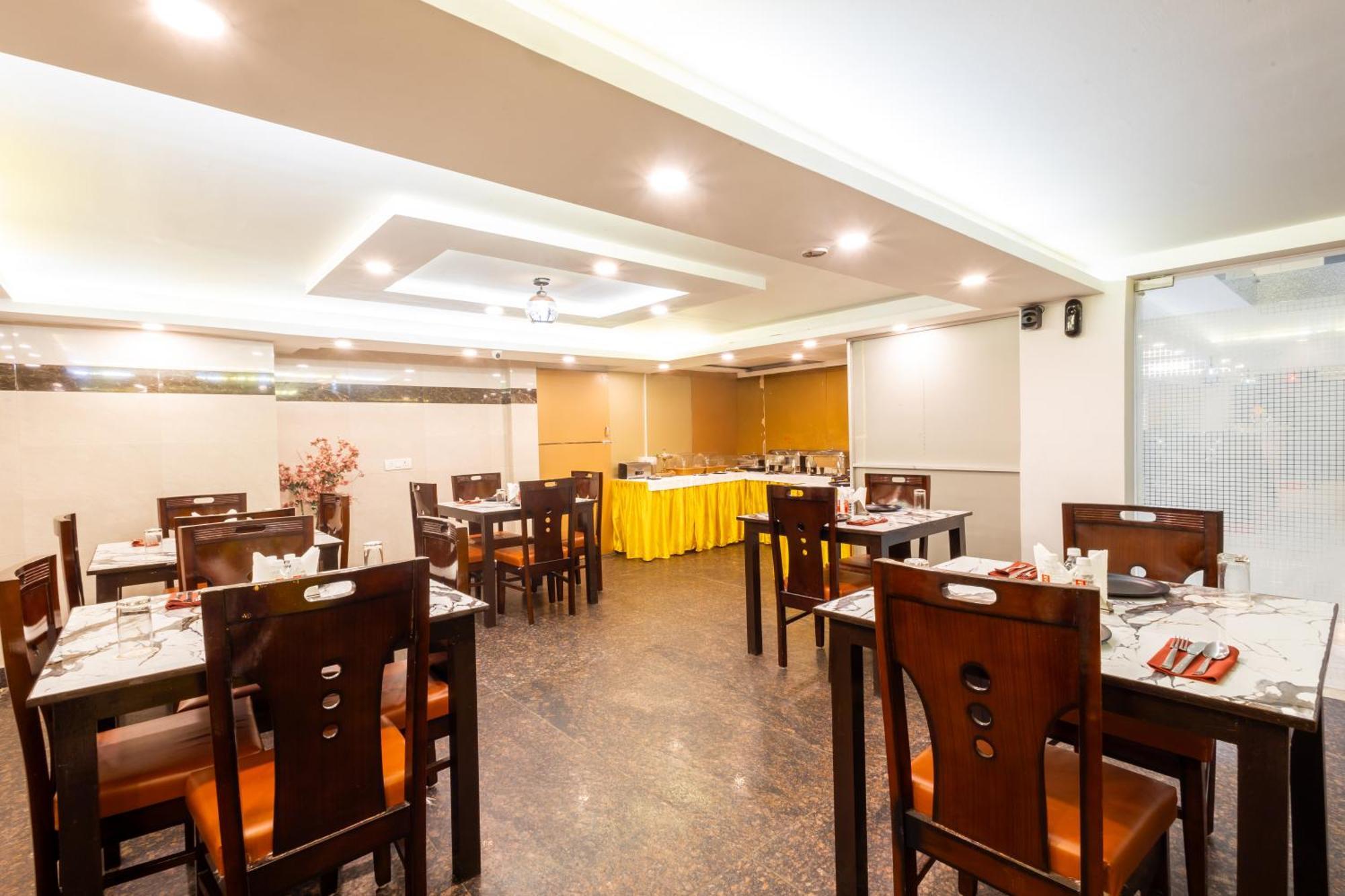 Hotel The Gold Inn - Karol Bagh Delhi Exteriör bild