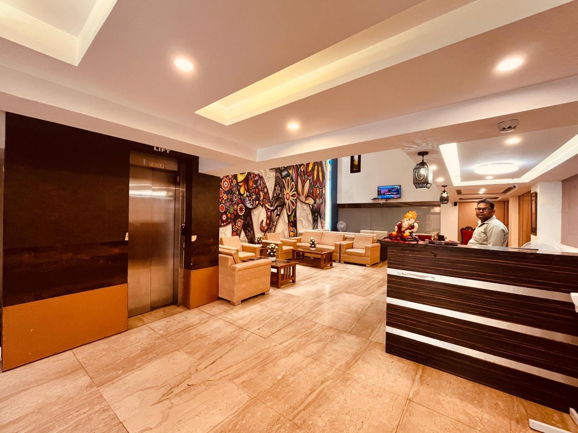 Hotel The Gold Inn - Karol Bagh Delhi Exteriör bild