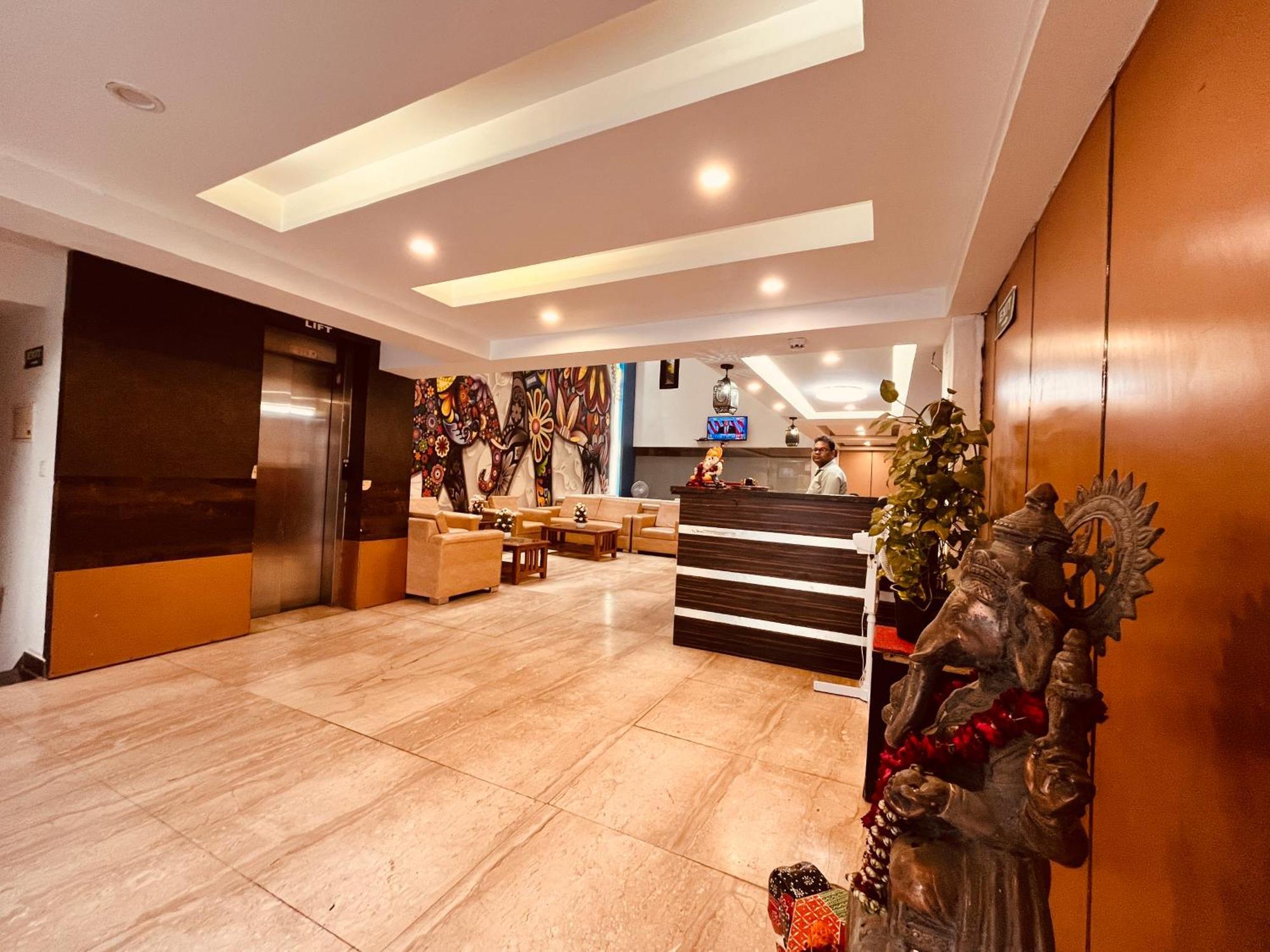 Hotel The Gold Inn - Karol Bagh Delhi Exteriör bild