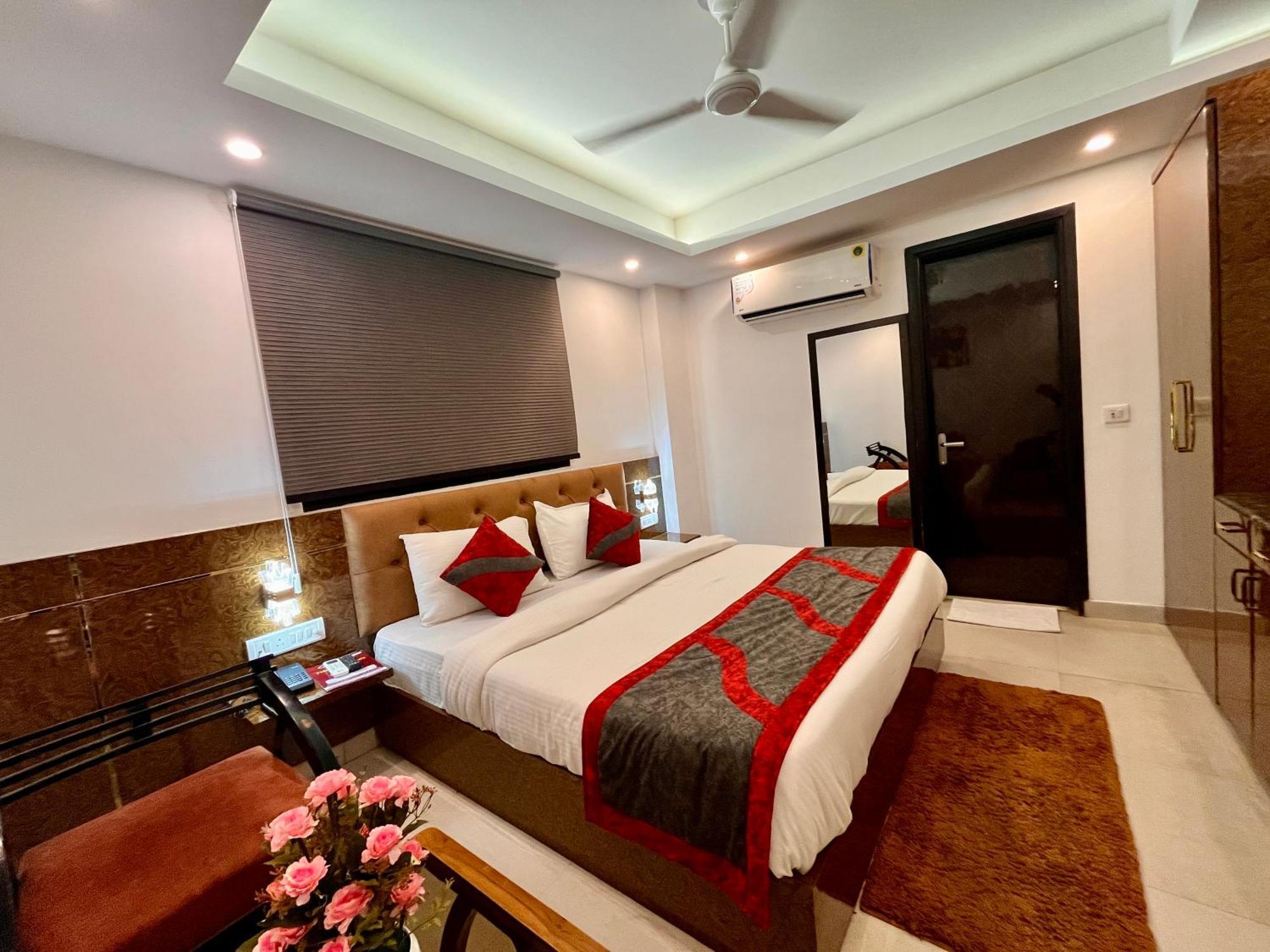 Hotel The Gold Inn - Karol Bagh Delhi Exteriör bild