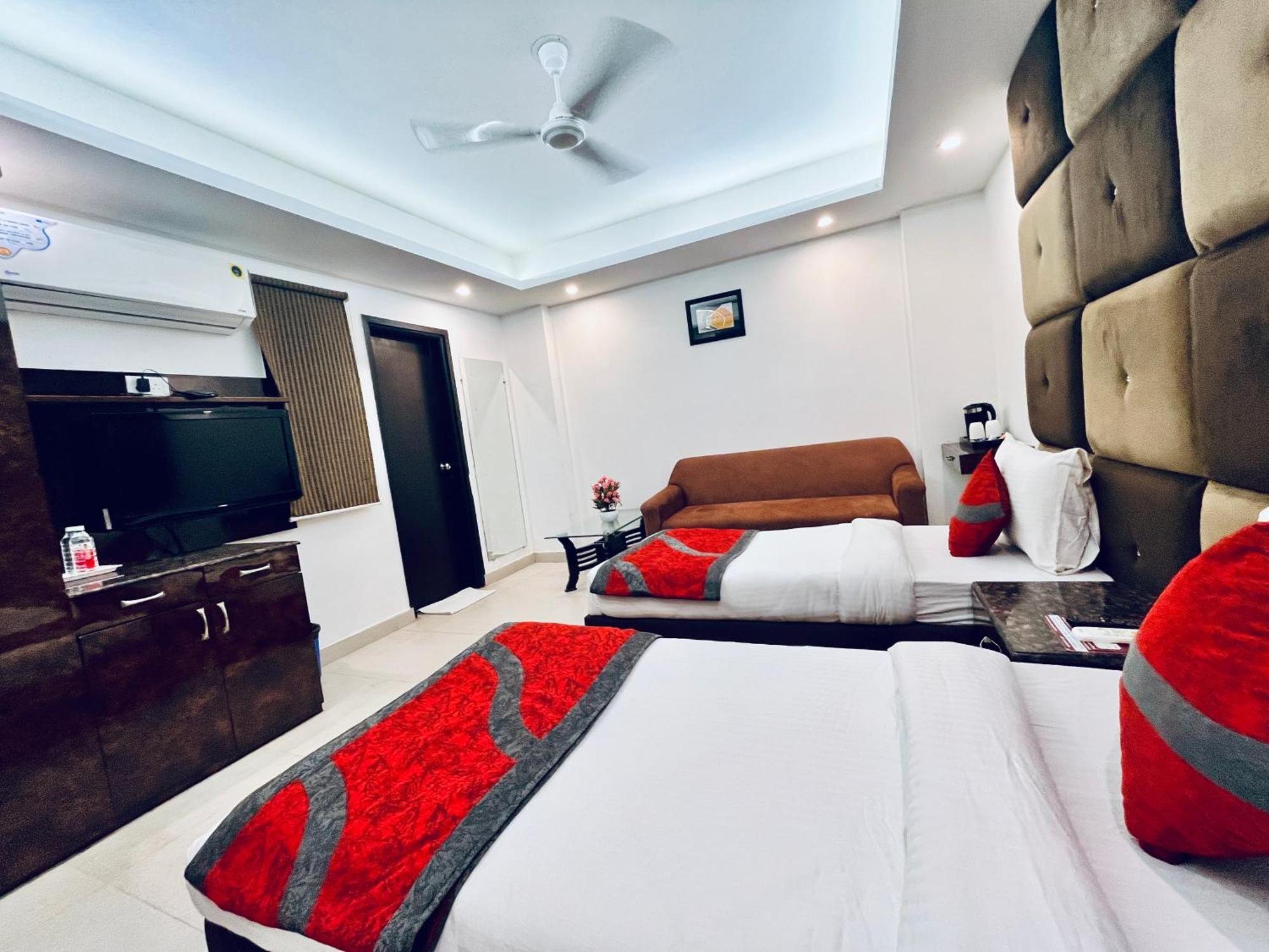 Hotel The Gold Inn - Karol Bagh Delhi Exteriör bild
