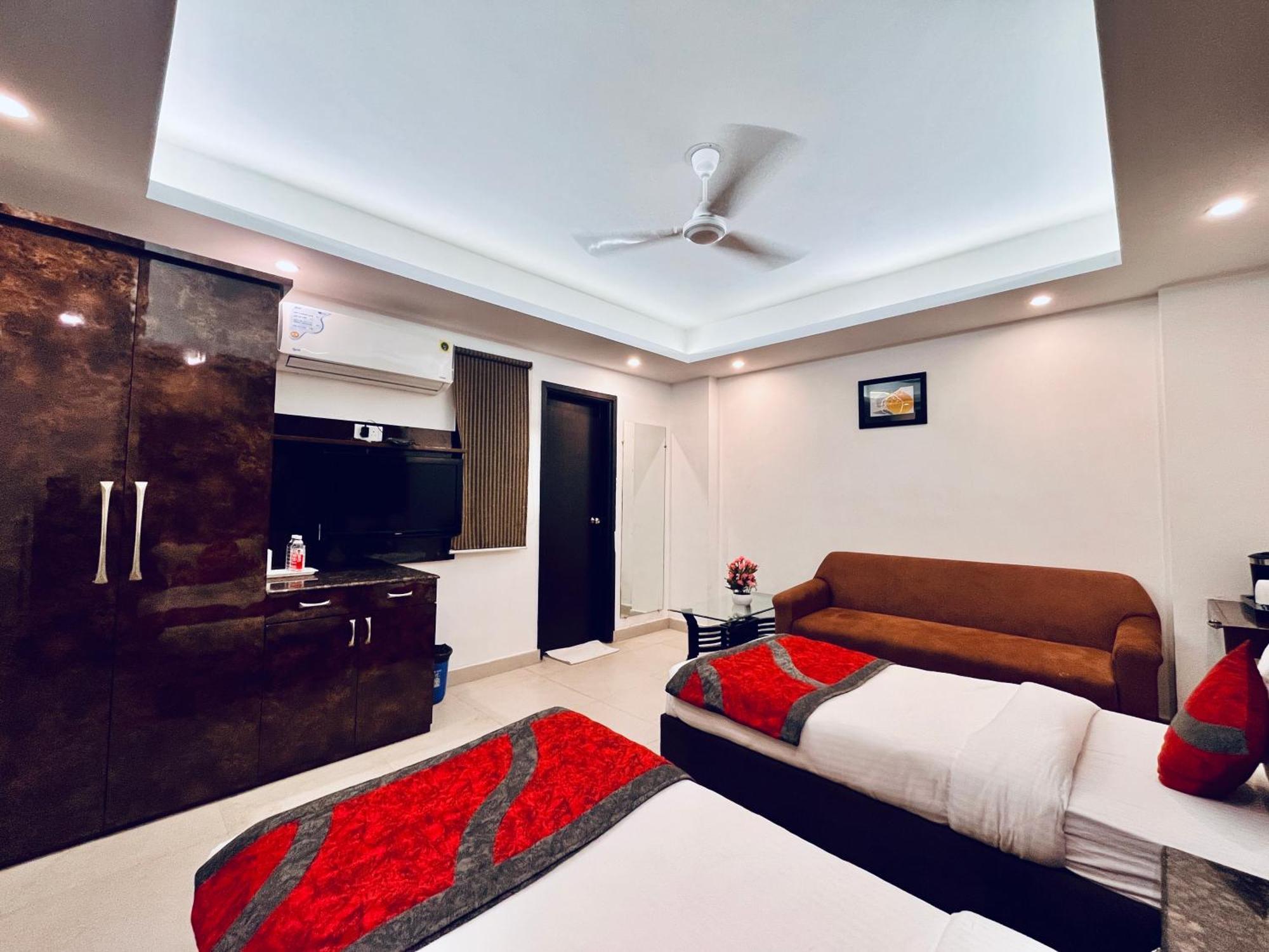 Hotel The Gold Inn - Karol Bagh Delhi Exteriör bild
