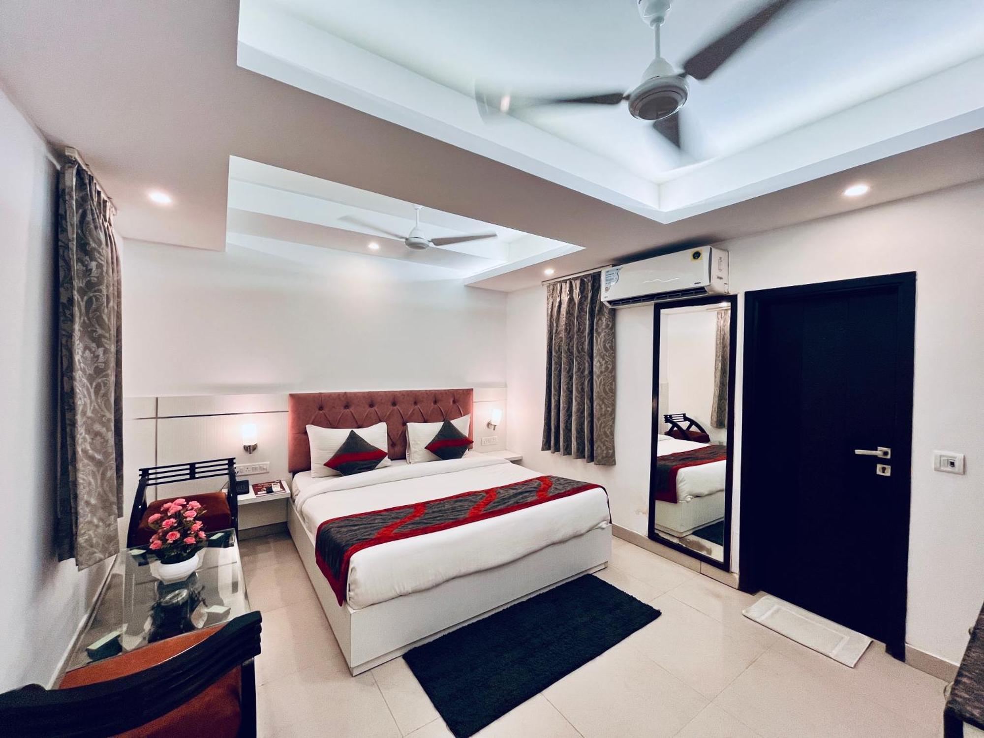 Hotel The Gold Inn - Karol Bagh Delhi Exteriör bild