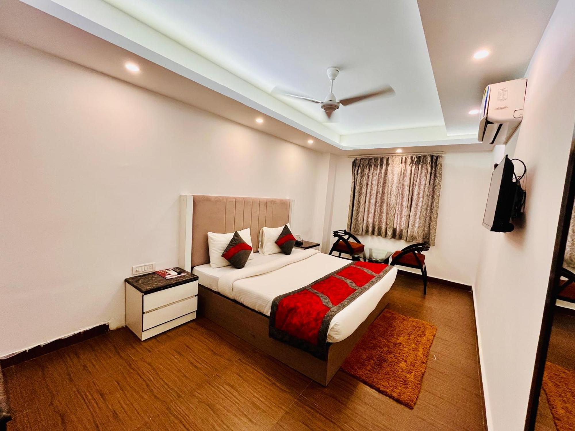 Hotel The Gold Inn - Karol Bagh Delhi Exteriör bild