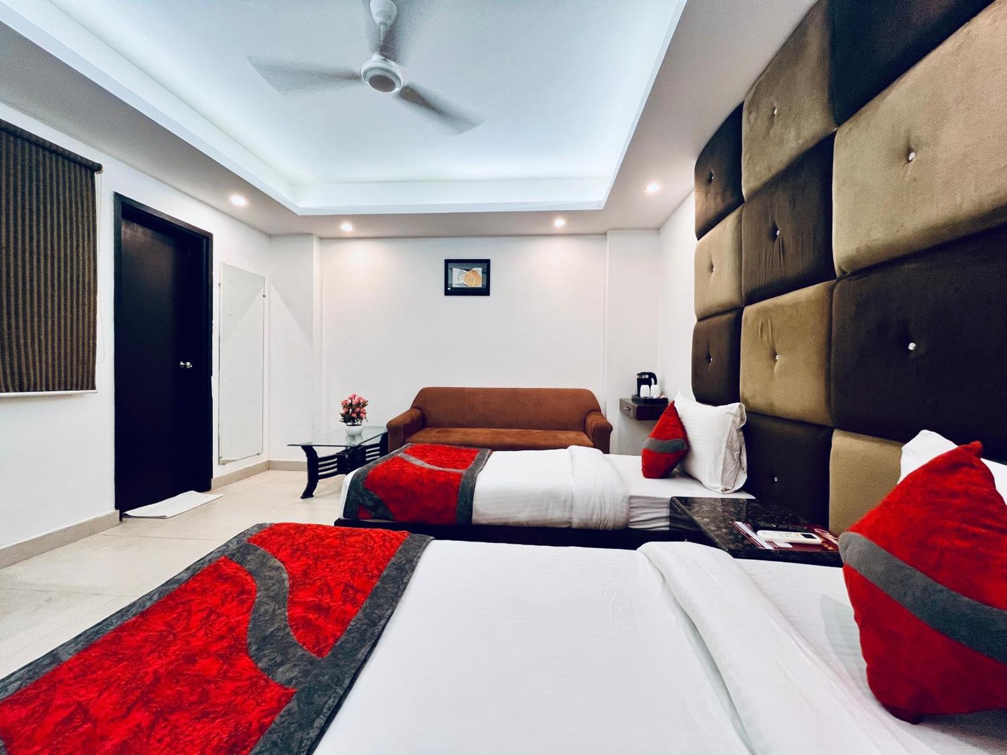 Hotel The Gold Inn - Karol Bagh Delhi Exteriör bild