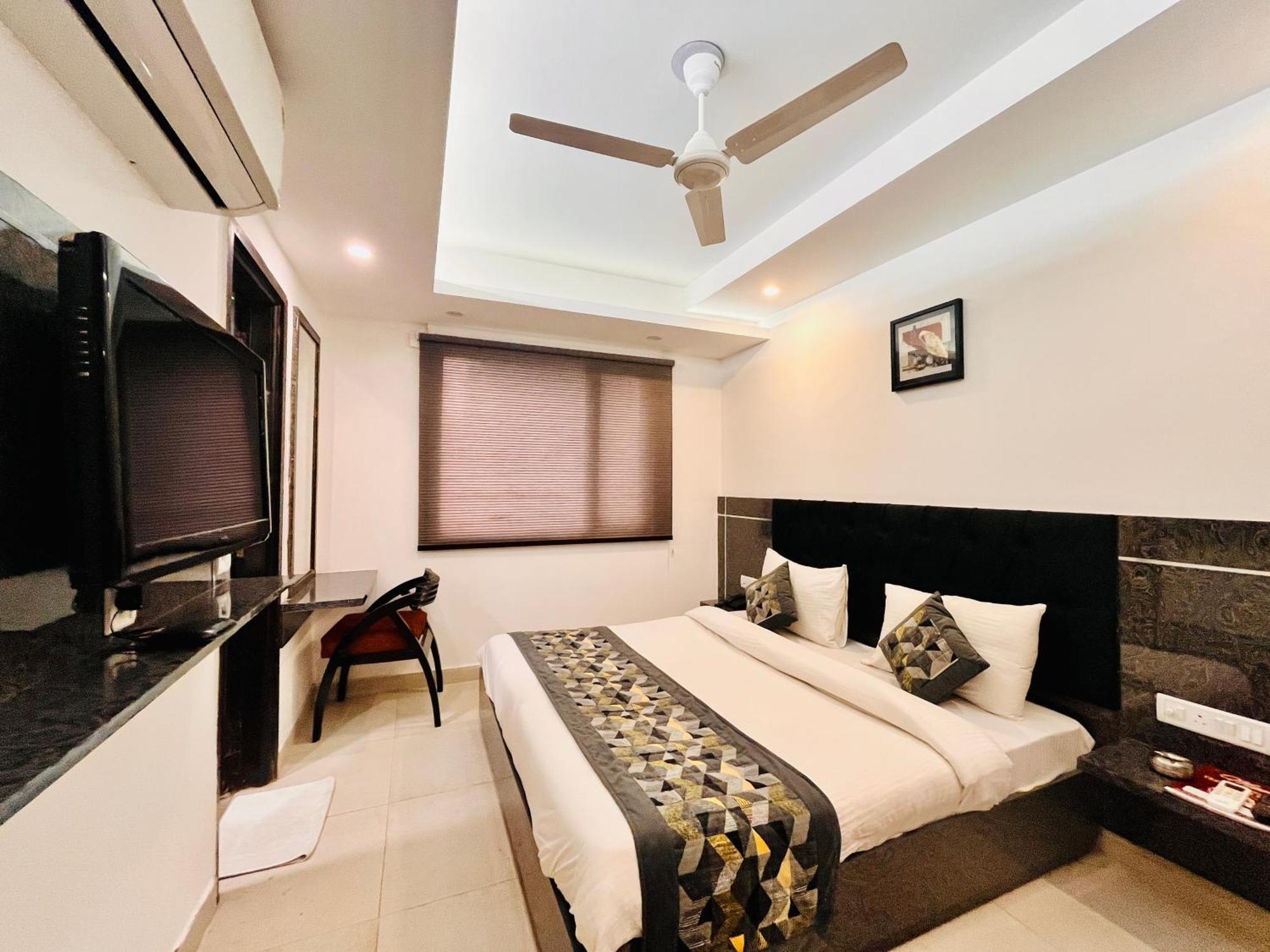Hotel The Gold Inn - Karol Bagh Delhi Exteriör bild