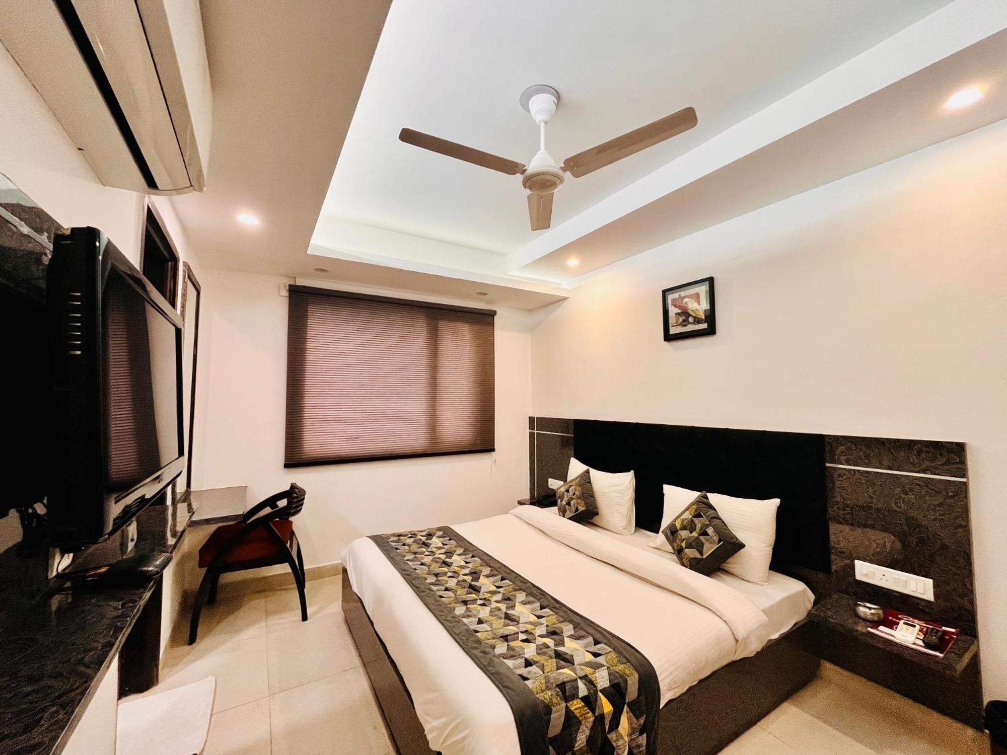 Hotel The Gold Inn - Karol Bagh Delhi Exteriör bild