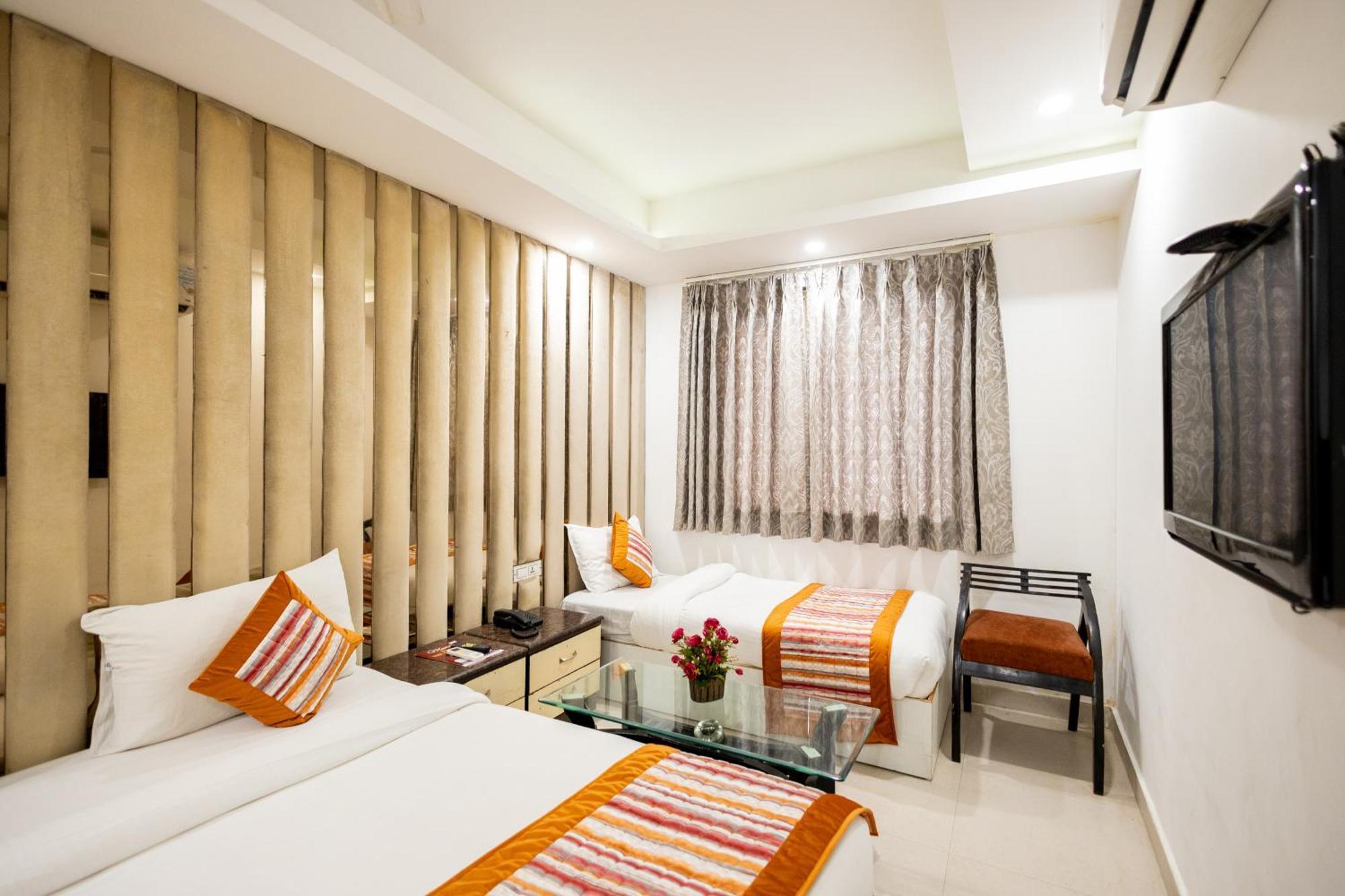 Hotel The Gold Inn - Karol Bagh Delhi Exteriör bild