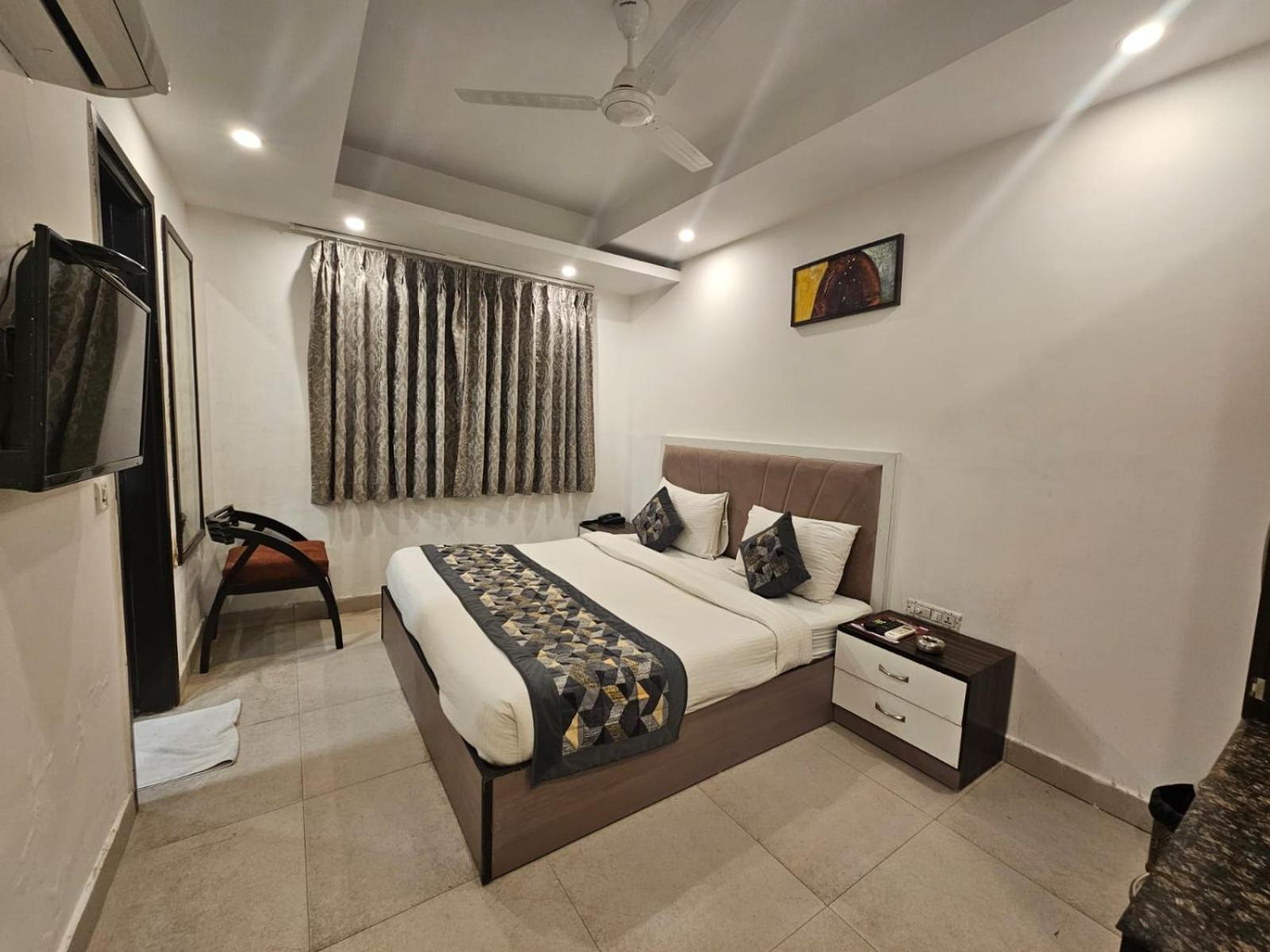 Hotel The Gold Inn - Karol Bagh Delhi Exteriör bild