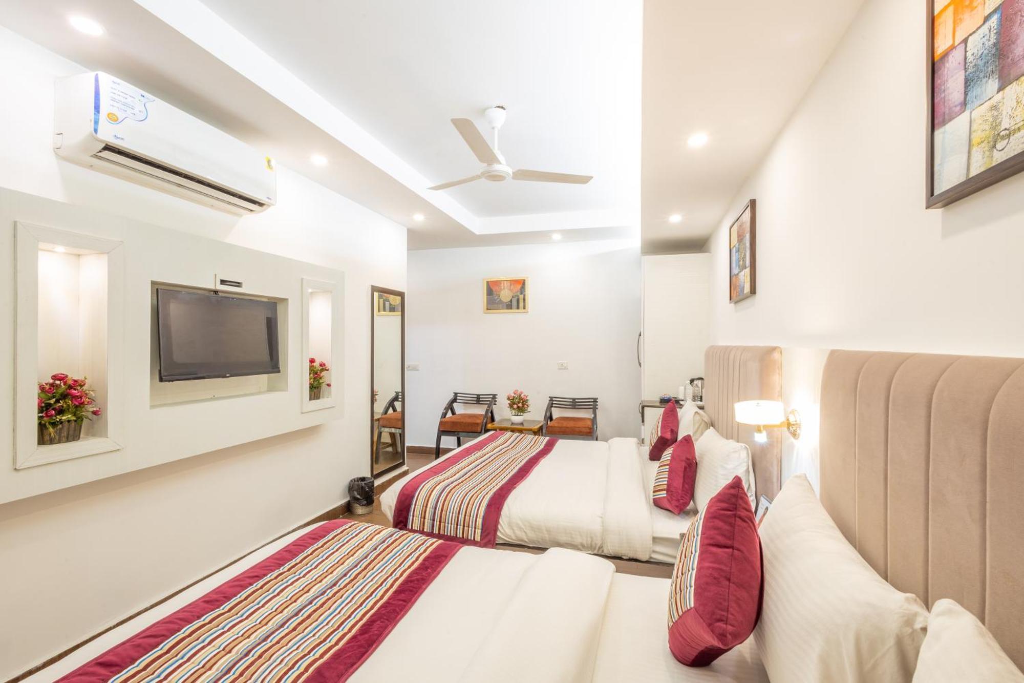 Hotel The Gold Inn - Karol Bagh Delhi Exteriör bild