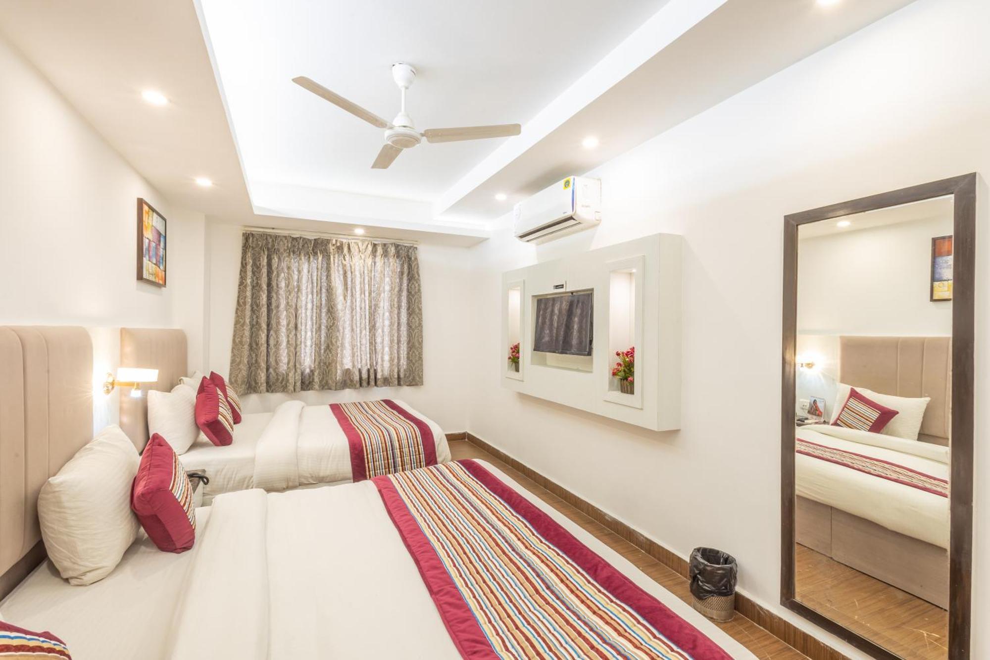 Hotel The Gold Inn - Karol Bagh Delhi Exteriör bild